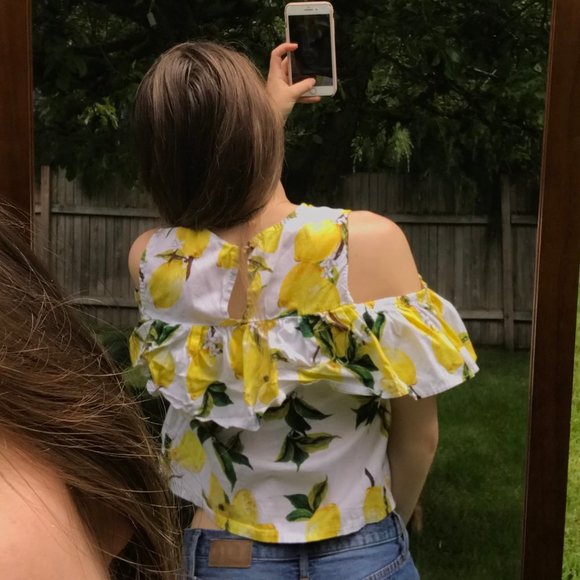 Off the Shoulder Lemon Top - Picture 4 of 5